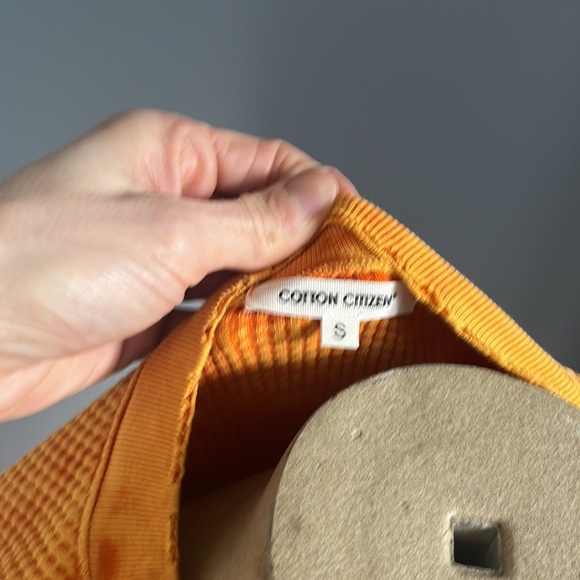Cotton citizen size small orange distressed long sleeve - Picture 2 of 3